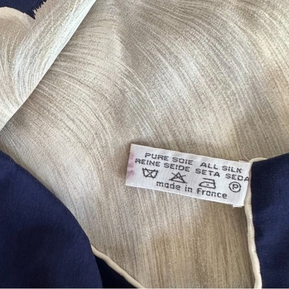 Pierre Baccara Paris Hand Rolled White Persian White Cat Silk Scarf - Picture 3 of 7